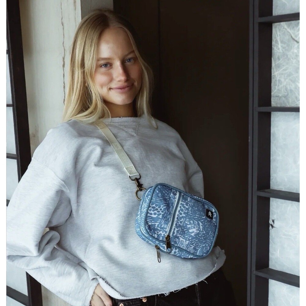 Thread Wallets Crossbody Bag